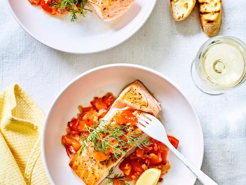 Gebakken zalmfilet met paprikarelish