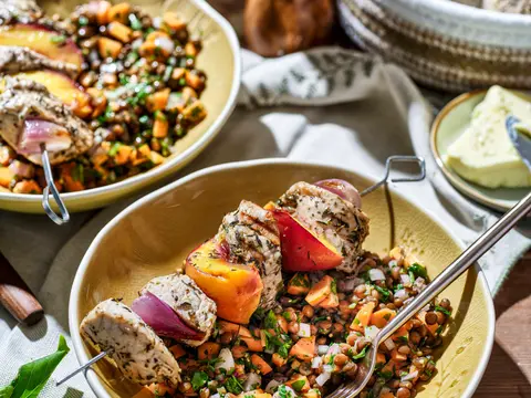 Brochettes met varkenshaasje en nectarine