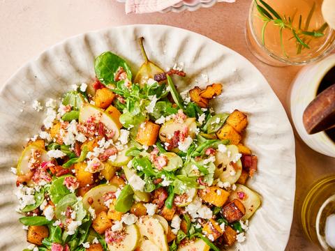 Pompoensalade met peer, spek en feta