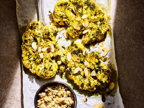 Geroosterde bloemkoolschijven met volkorencouscous