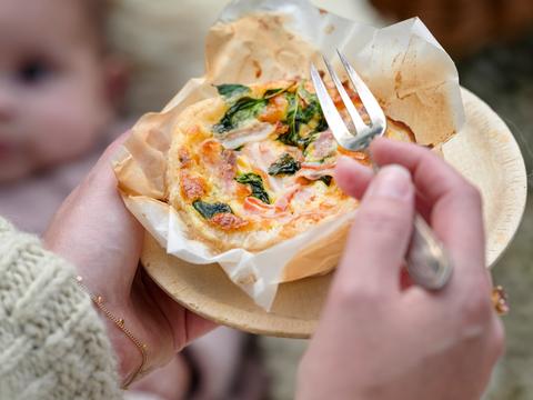 Snelle miniquiches met spinazie, pompoen en pancetta