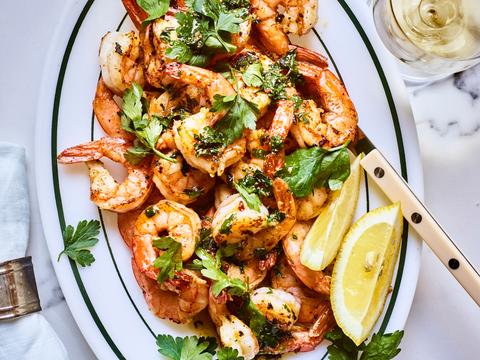 Scampi’s met kruidenlookboter en focaccia
