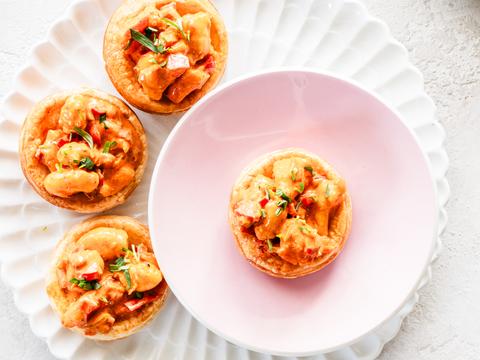 Bladerdeegkuipjes met scampi’s diabolique