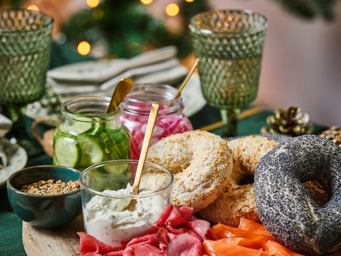 Smørrebrødbagels met gepekelde groenten