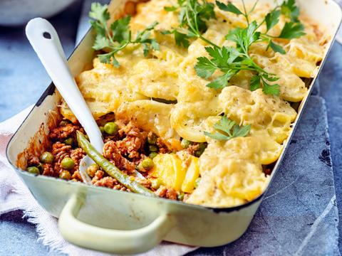Ovenschotel met gehakt, boontjes en erwtjes
