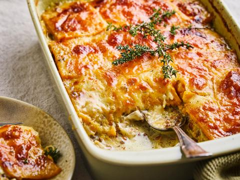 Prei-kipgratin met een korstje van pompoenplakjes