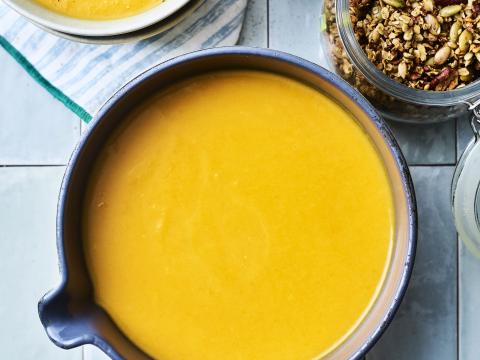 Pompoensoep met hartige granola