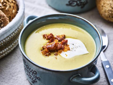 Erwtensoep met chorizocrumble