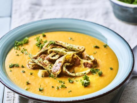 Wortelsoep met omeletreepjes