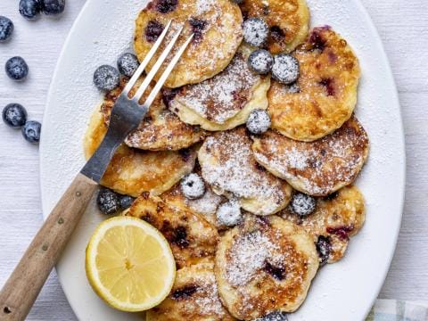 Cottagecheese pannenkoekjes met citroen en blauwe bessen