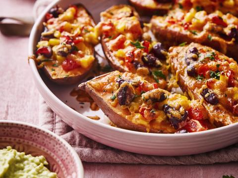 LIBELLE 06 01-12 veggie ovenschotels - gevulde zoete aardappel 