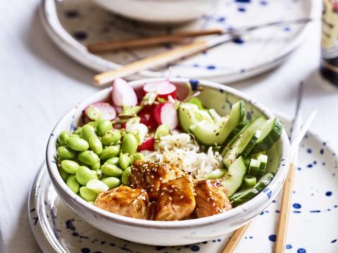 Rijstbowl met sojazalm