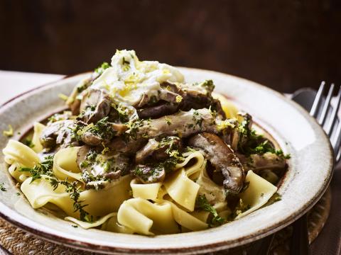 Pasta met rijkelijke champignonroomsaus