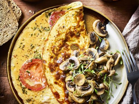 Boerenomelet met gebakken champignons