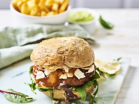 Tikka masala-burger met mangochutney en papadumcrunch