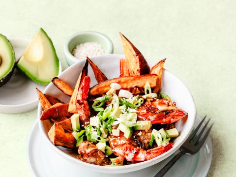 Bowl met zoete aardappel en scampi’s