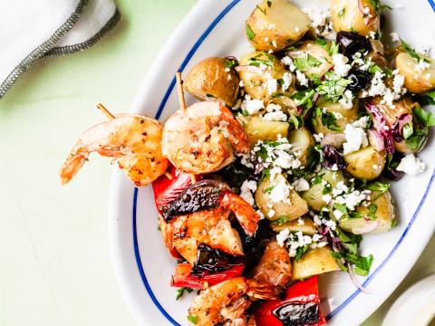 Griekse scampispiesjes met krieltjes-fetasalade