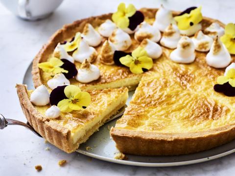 Citroentaart met bloemetjes