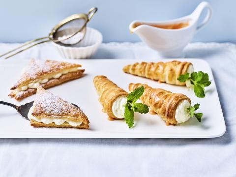 Bladerdeegworteltjes met wittechocolademousse