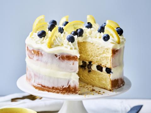 Biscuittaart met limoncello, blauwe bessen en citroen