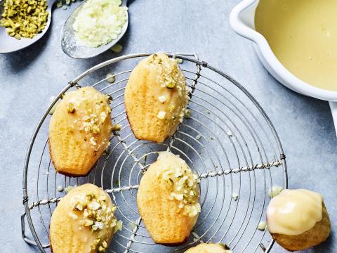 Madeleines met witte chocolade