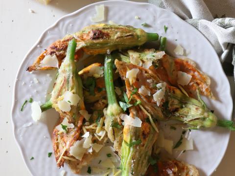 Gevulde courgettebloemen met ricotta en citroen