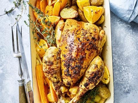 Sinaasappelkip met tijm en honing