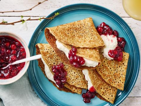 Zweedse pannenkoekjes met lingonberry en slagroom