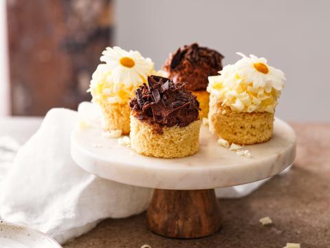 Minicakejes met roomkaas en chocolade