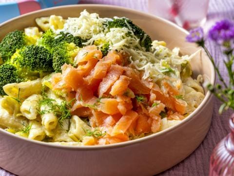 Pasta met broccoli en zalm