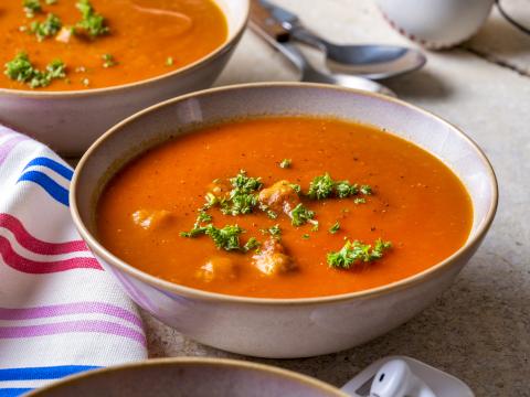 Tomatensoep met zelfgerolde balletjes