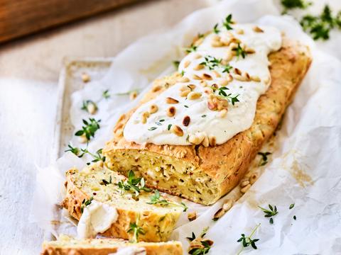 Hartige kruidencake met kruidenkaastopping