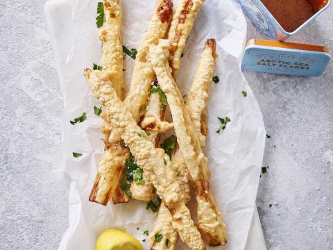 Aspergebeignets met knoflook-citroensaus