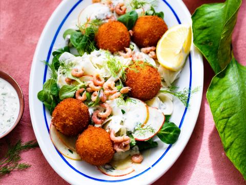 Garnaalkroketjes met venkelsalade en tartaarsausdressing