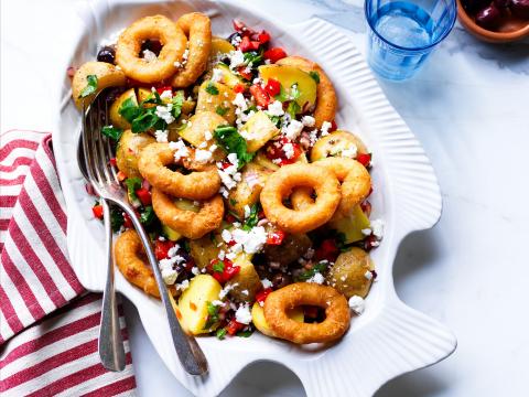 Griekse aardappelsalade met calamares