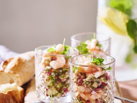 Cocktailgarnalen met appelsalsa en mierikswortelsausje