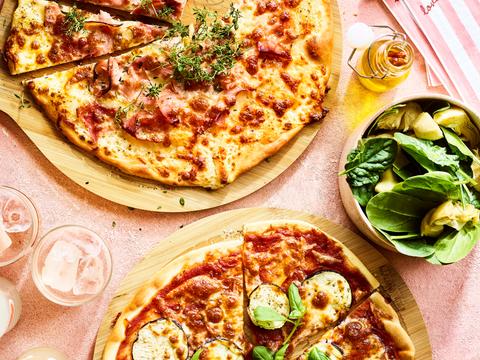 Pizzabuffet met spinazie-artisjoksalade