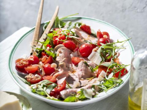 KB Tagliata van kalfsfilet met rucola-spinazie salade