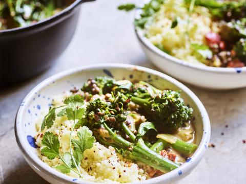 Groentecurry met broccoli, linzen en couscous
