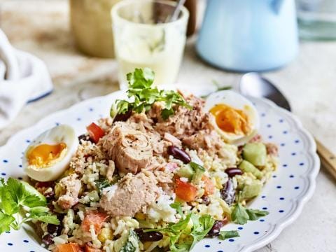 Rijstsalade met tonijn en kerriedressing