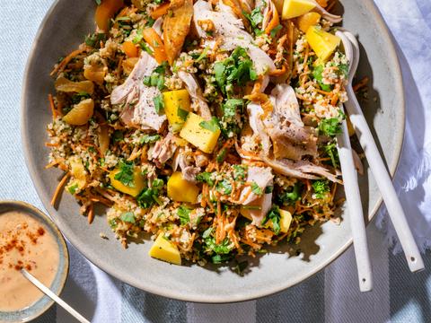 Frisse wortel-couscous met gegrilde kip en mango 