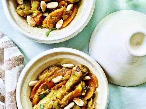 Tajine met kip, wortel en gedroogde abrikozen