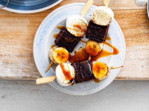 Brownie-banaanspiesjes met marshmallows