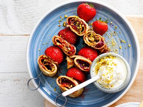 Pannenkoekspiesjes met aardbeien
