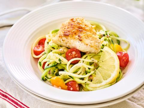 Courgetti met kerstomaten en witte vis