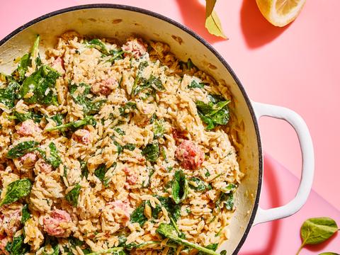 One pot orzo met venkelworst en spinazie