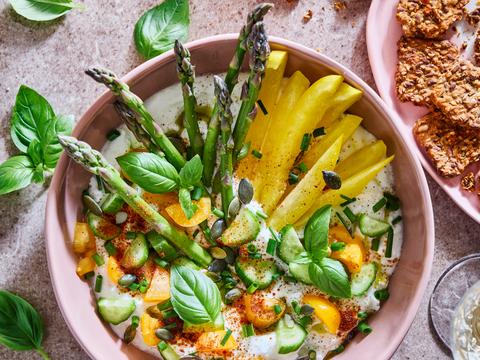Loaded plate met labneh en bieslook
