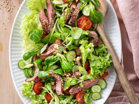 Aziatische biefstuksalade met chiliolie