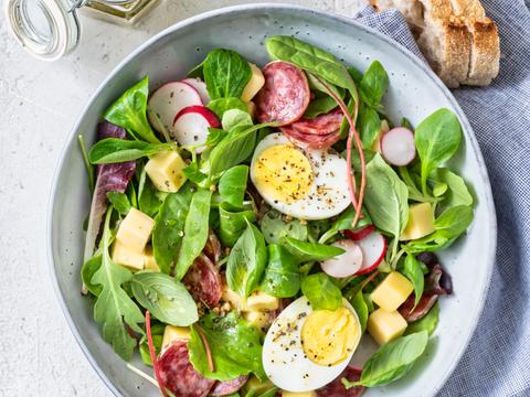 Salade met ei en Italiaanse dressing