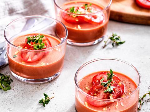 Panna cotta van san marzano-tomaat